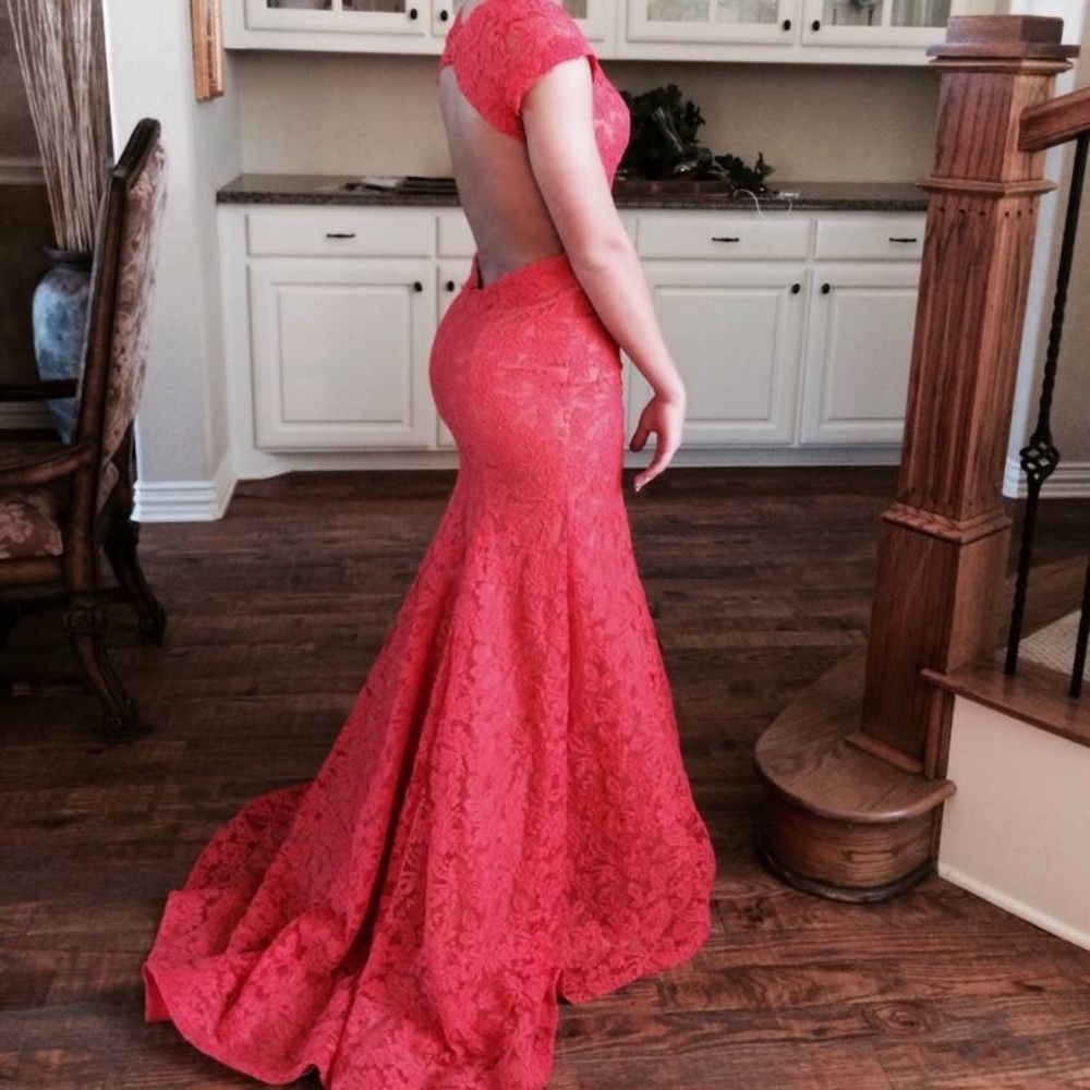 PROM DRESS - Picture 3 of 8